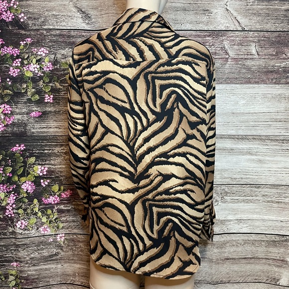 Collared Button Up Long Sleeve Top - Picture 4 of 5